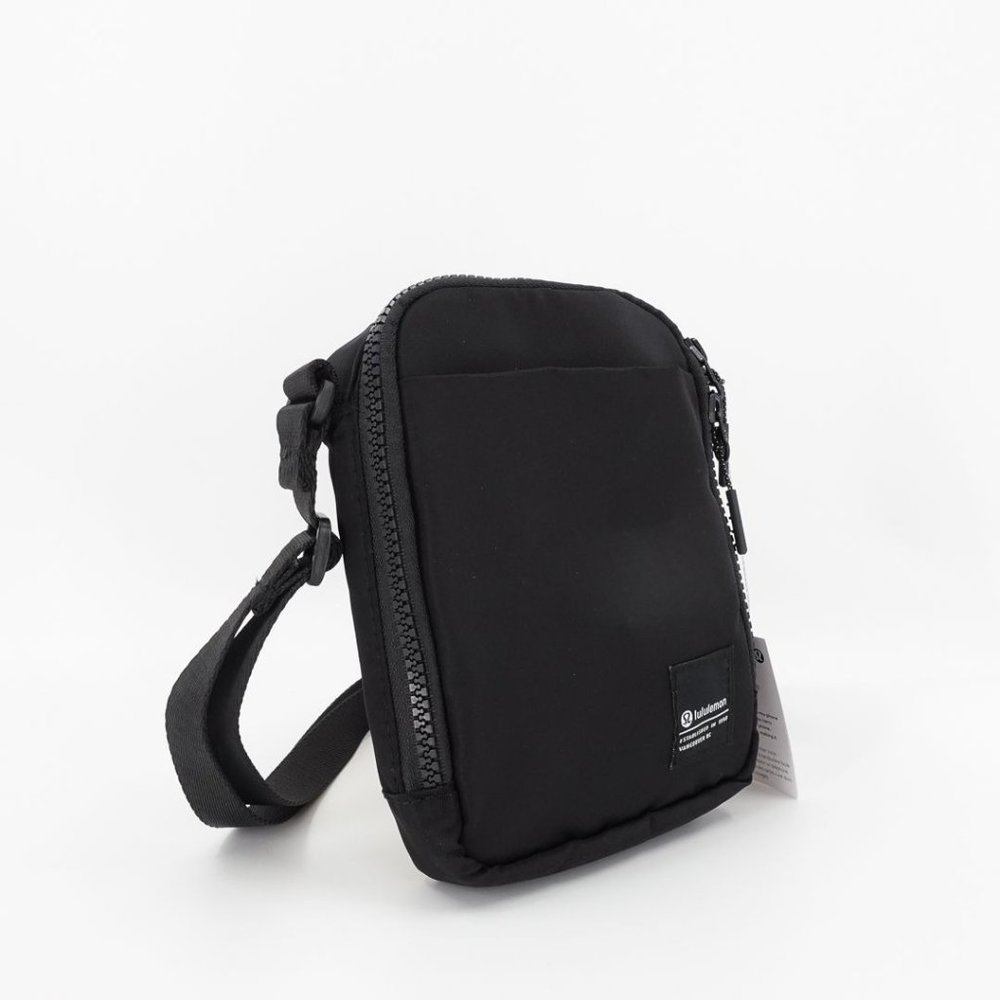 Lululemon Easy Access Crossbody Bag 1.5L Black - Picture 7 of 16